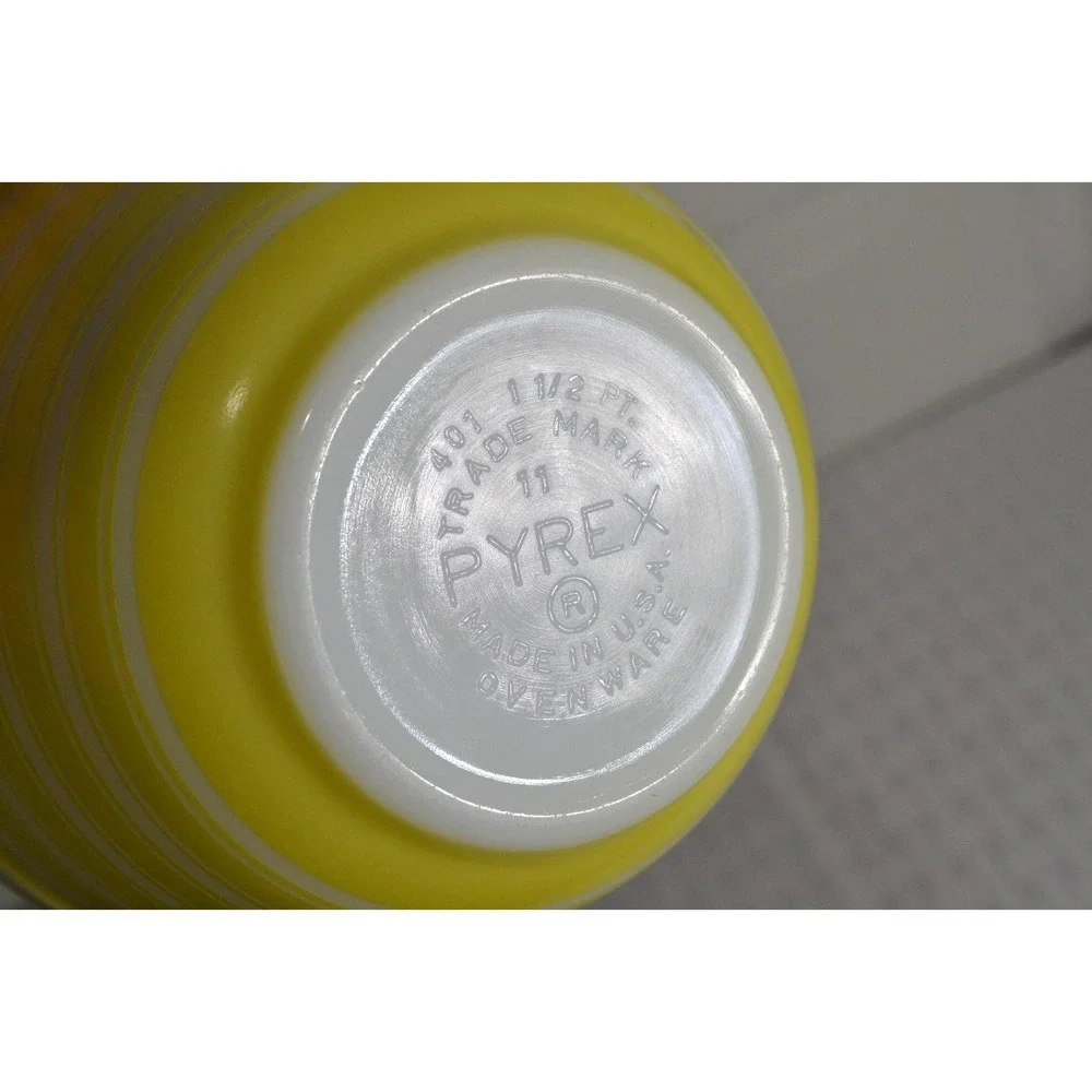 Vintage Pyrex Yellow Stripes Mixing Bowl #401,  1  & 1/2 Pint  GREAT CONDITION